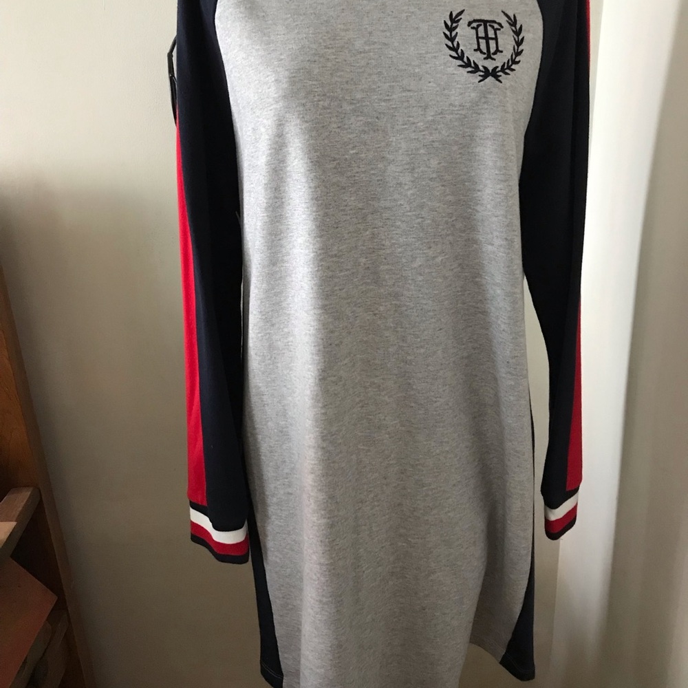 Casual Grey Long-Sleeve Tunic Dress with Red & Navy PanelsTommy Hilfiger